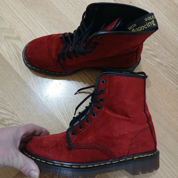 Dr. Martens 1460 Vintage Red Velvet Lace-Up Combat Boots 6 UK 8 USA for Women - Picture 6 of 12